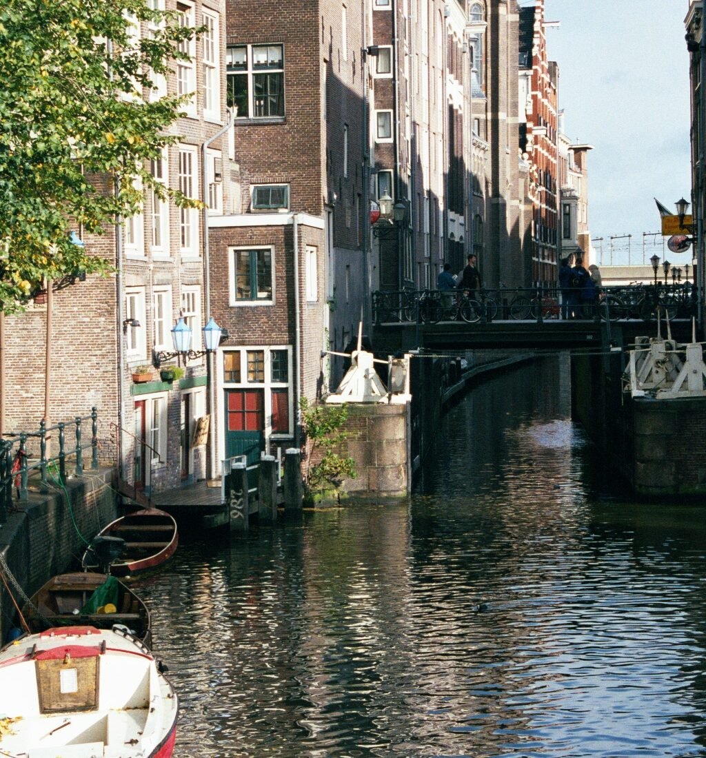 Amsterdam canal.jpg in Amsterdam