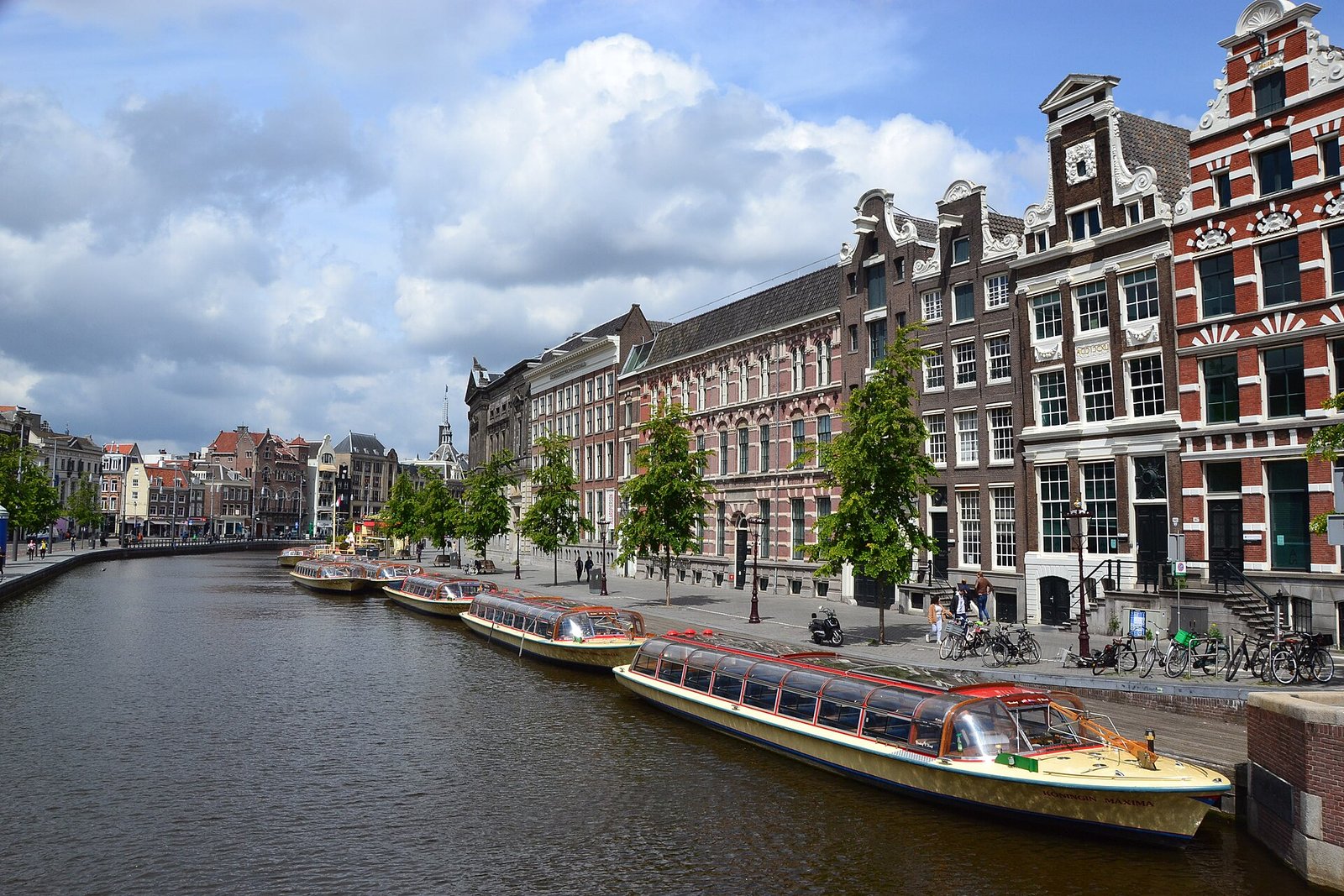 Laid up canal boats in Amsterdam during COVID-19 ... in Amsterdam