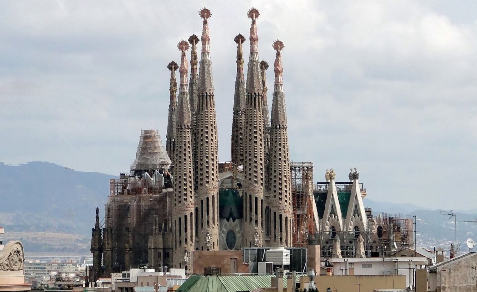 Sagrada Familia 01.jpg in Barcelona