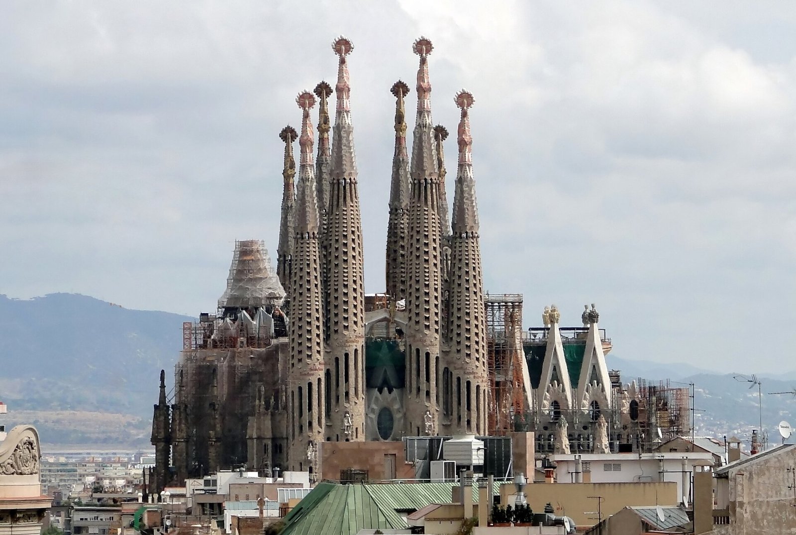 Sagrada Familia 01.jpg in Barcelona