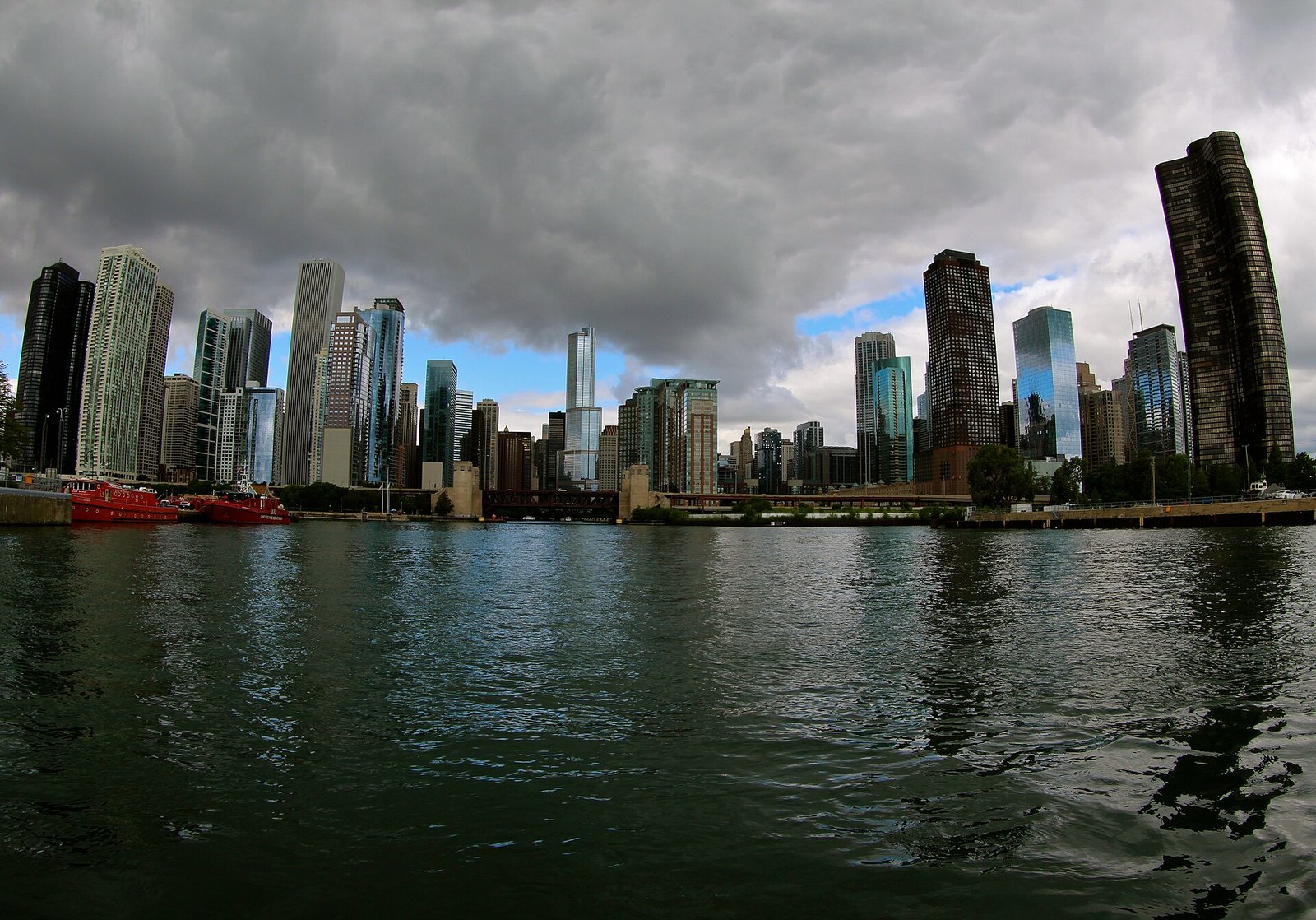 Historic and modern buildings along the Chicago River