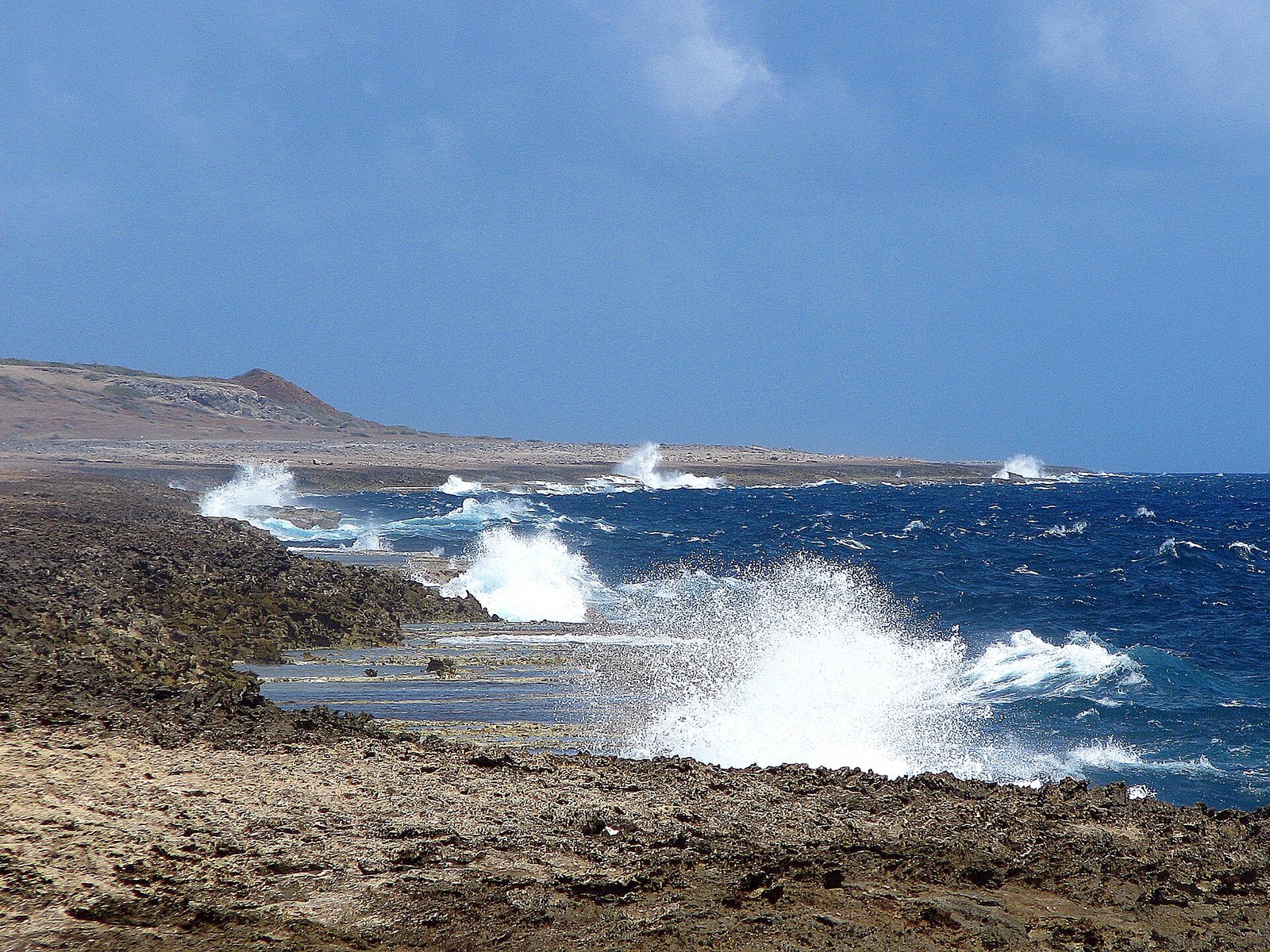 Rugged coastline in Shete Boka National Park