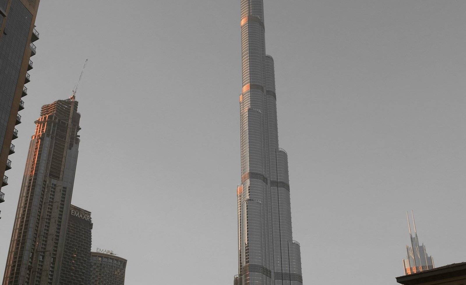 Dubai’s modern skyline and Burj Khalifa