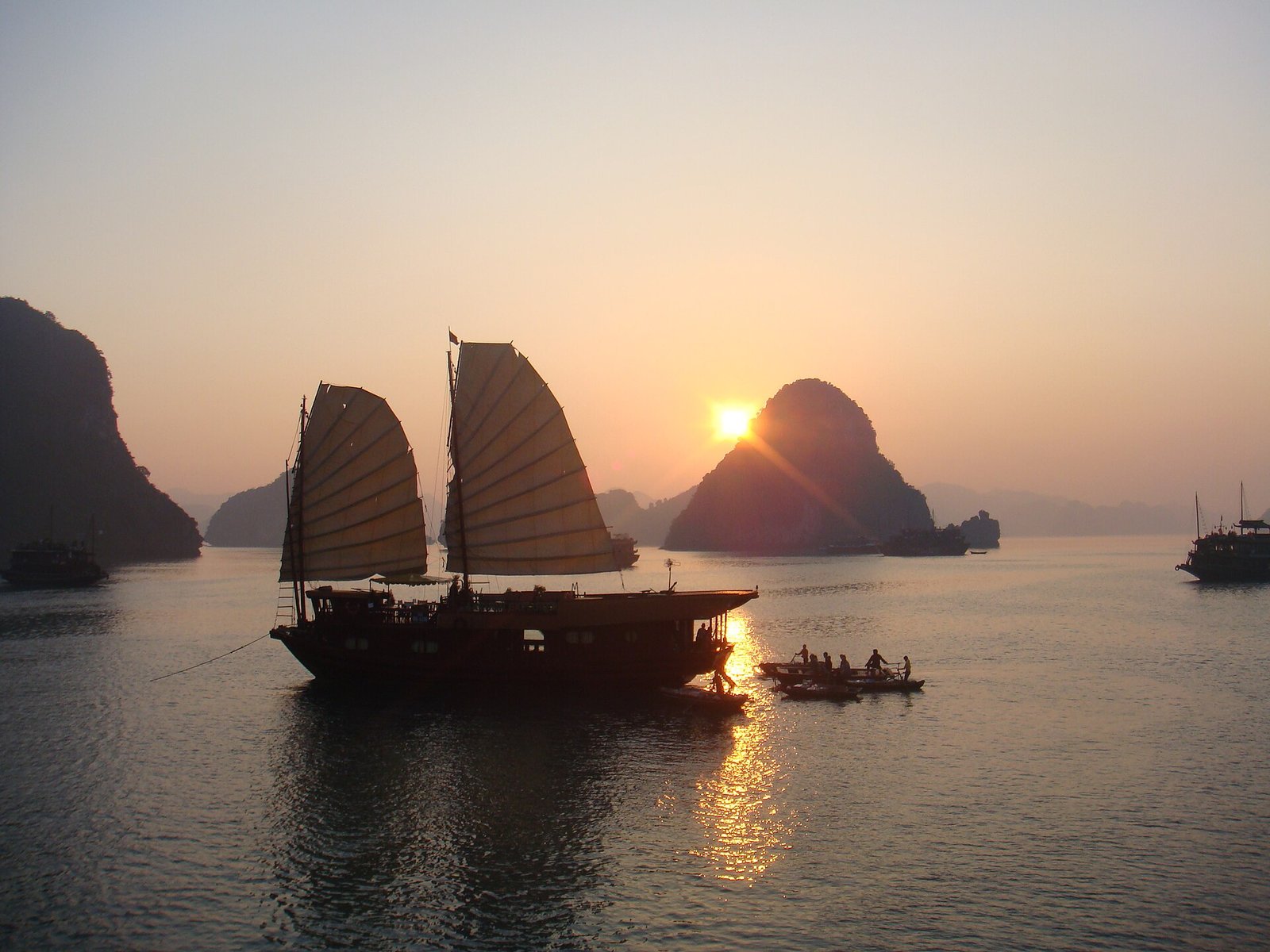 Ha Long Bay, sunset.jpg in Ha Long Bay