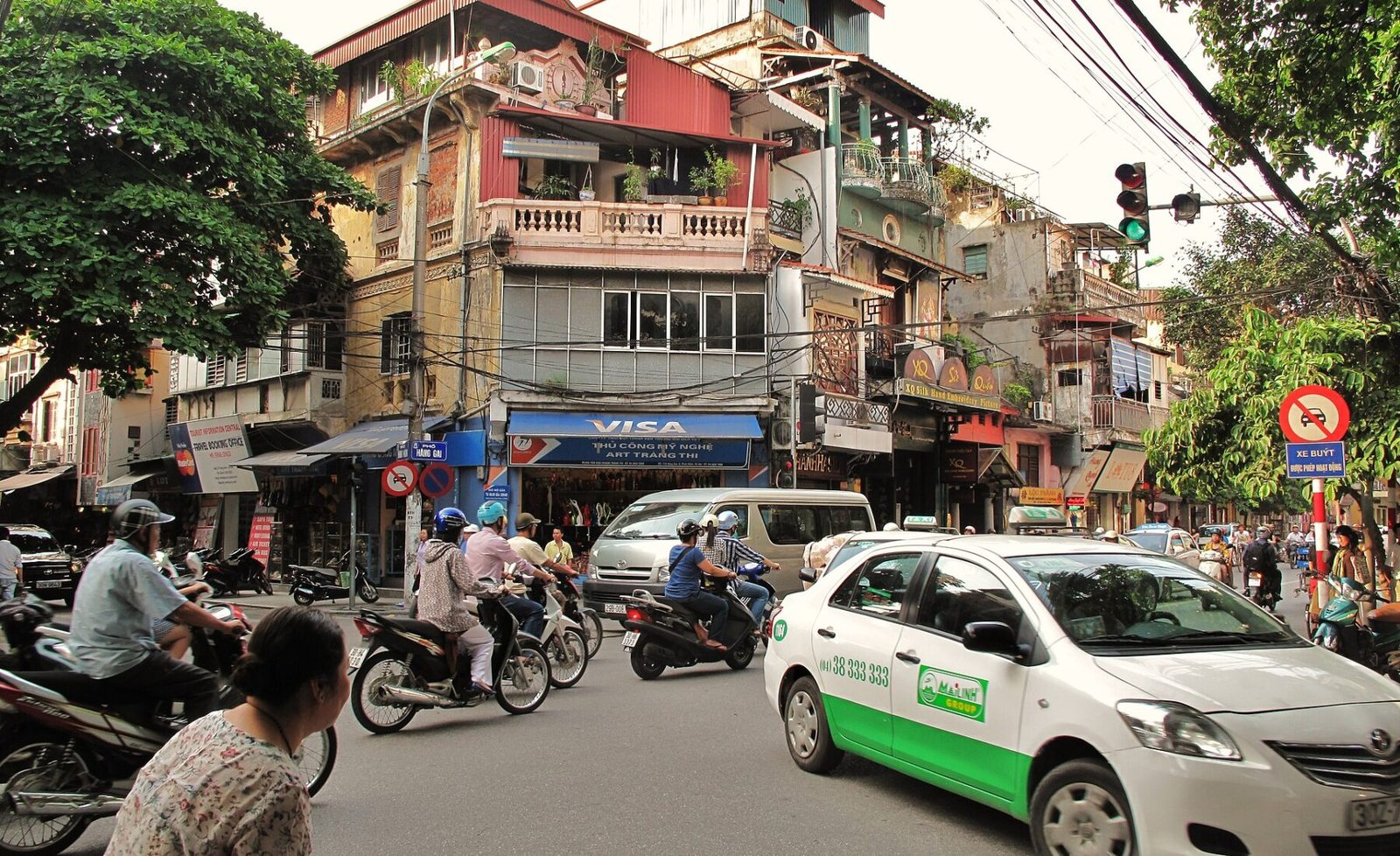 Hanoi old quarter (7354080248).jpg in Hanoi