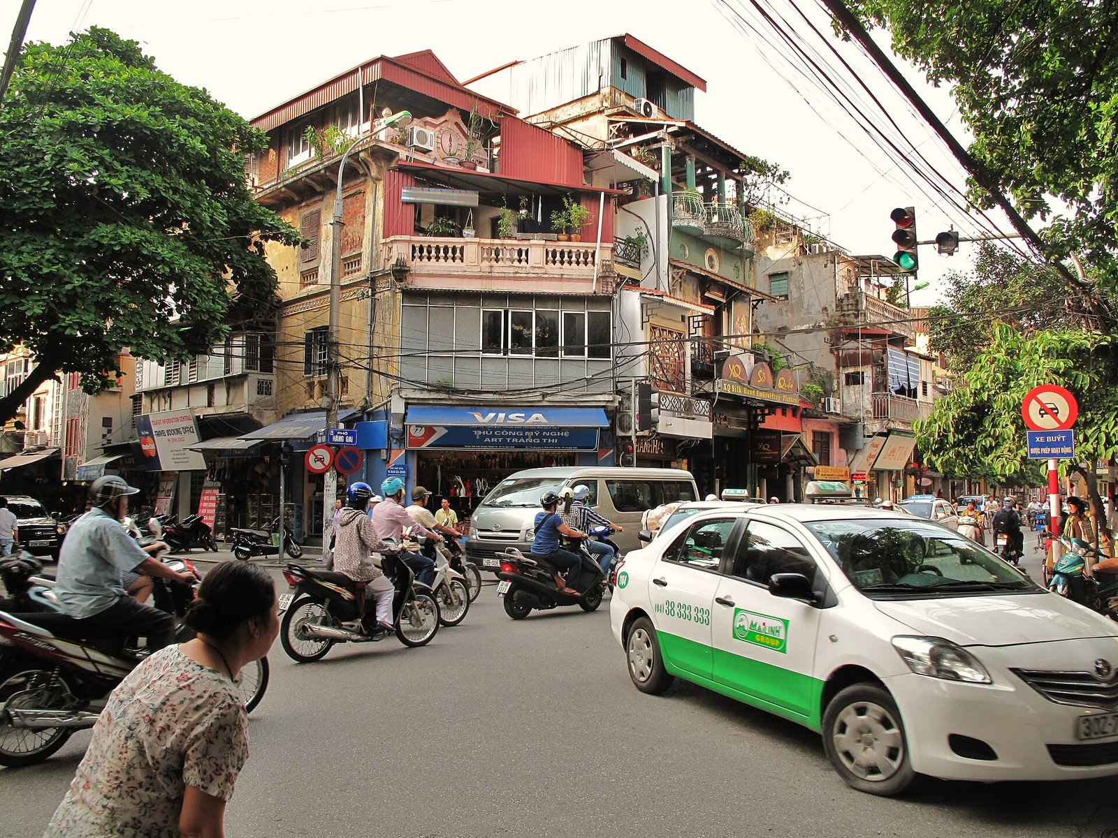 Hanoi old quarter (7354080248).jpg in Hanoi