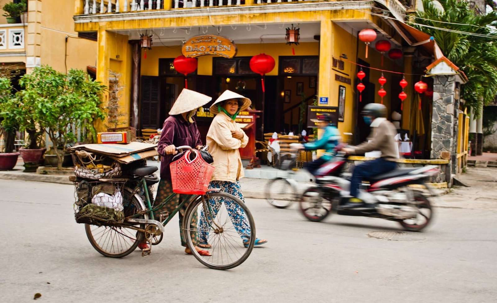 Hoi an street.jpg in Hoi An