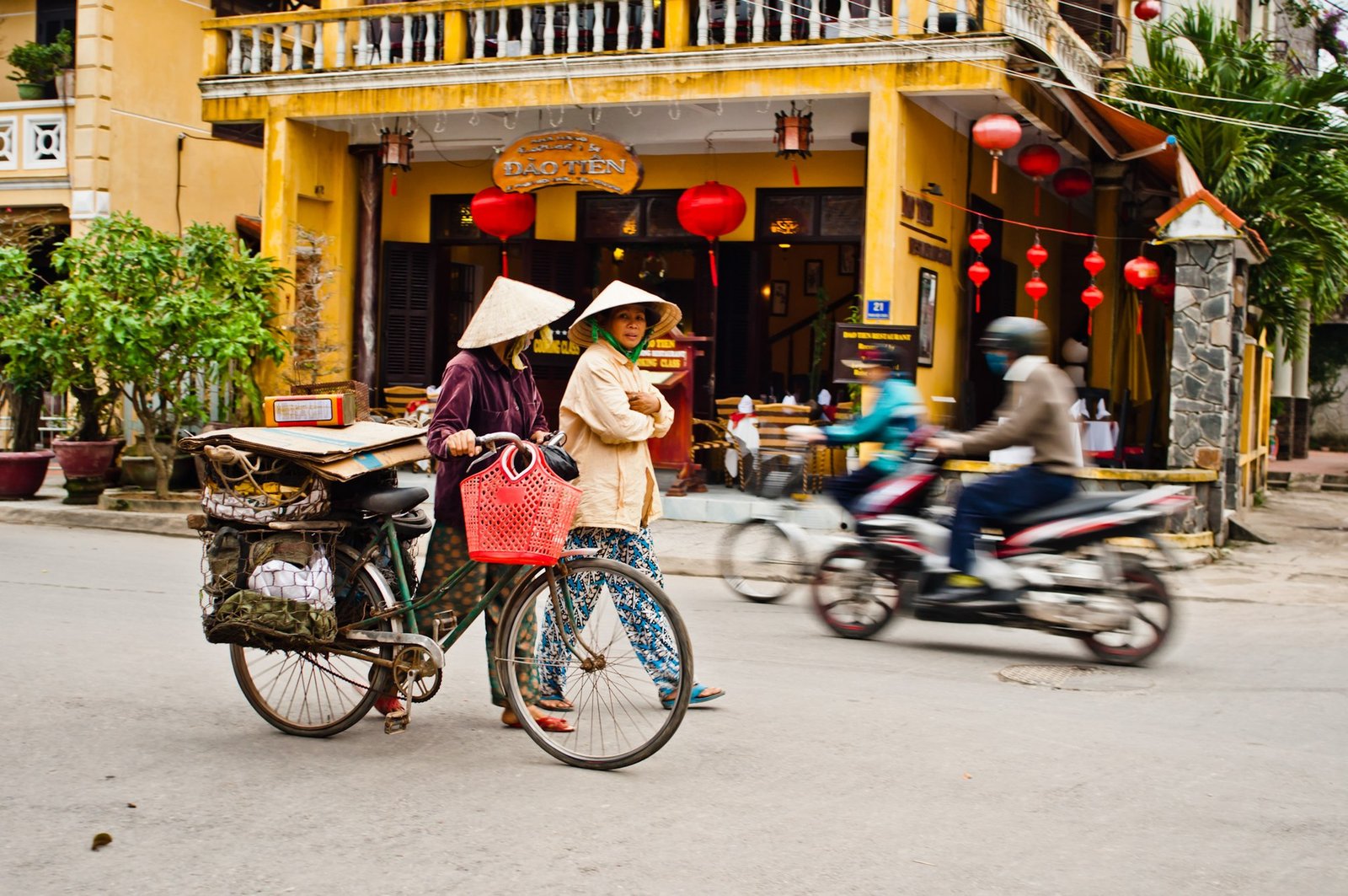 Hoi an street.jpg in Hoi An
