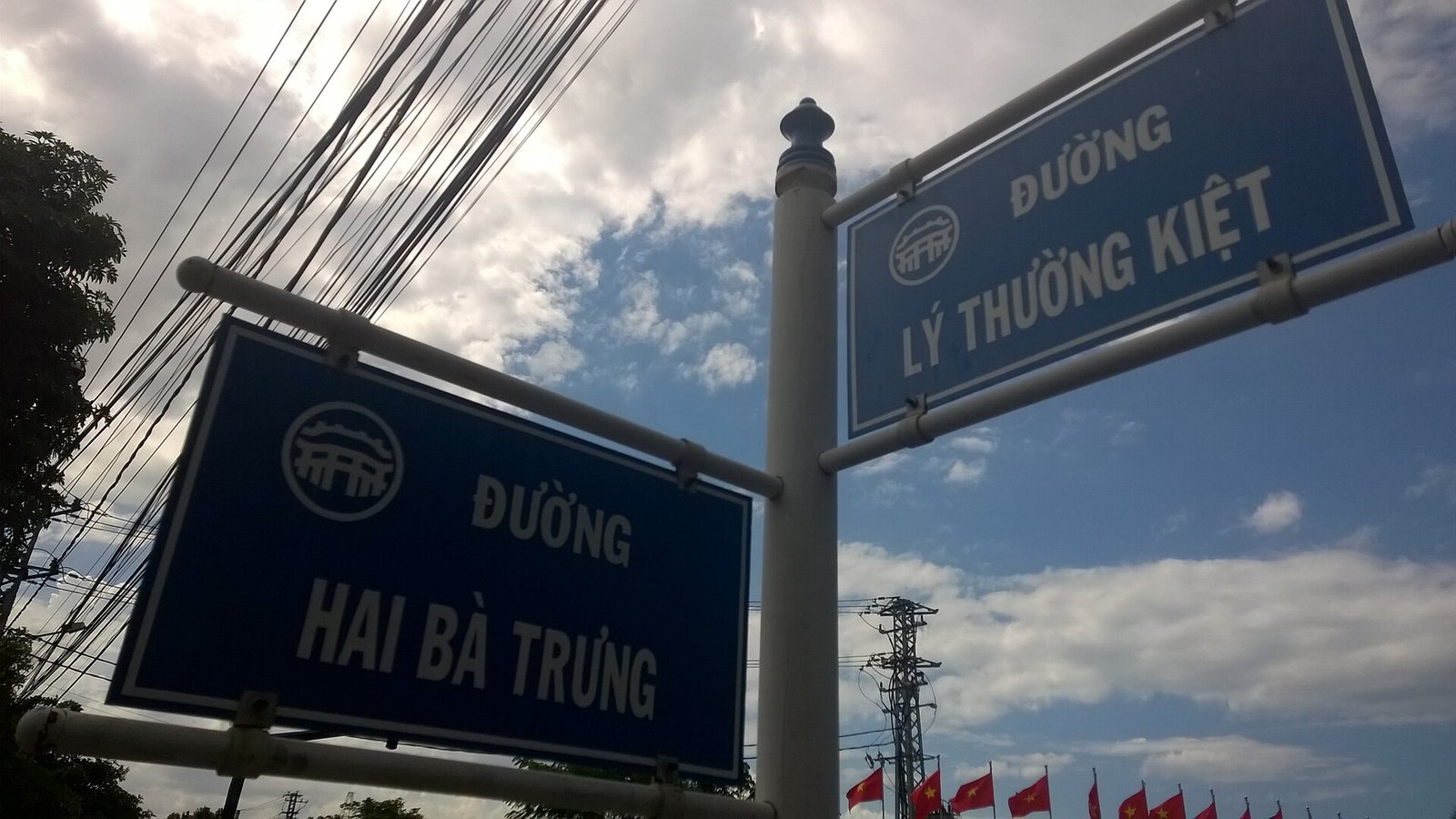 Hai Ba Trung and Ly Thuong Kiet street signs of Hoi An in ... in Hoi An