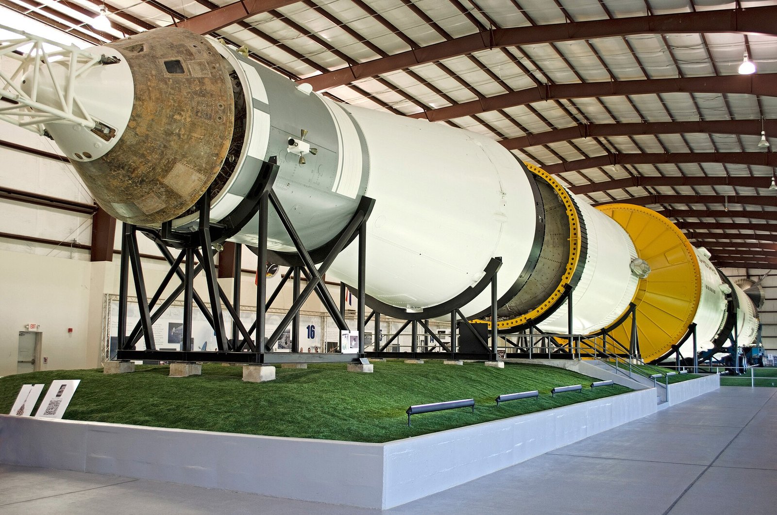 Spacecraft exhibits at Space Center Houston