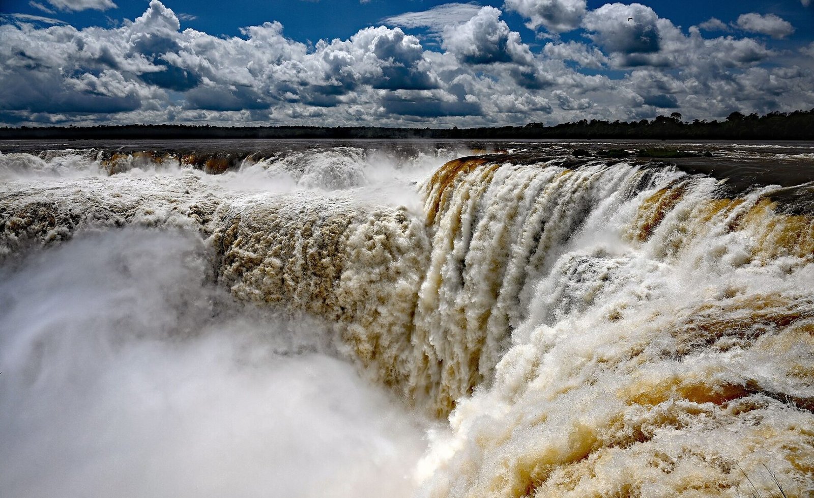 Iguazu Falls - Devil's Throat.jpg in Iguazú Falls