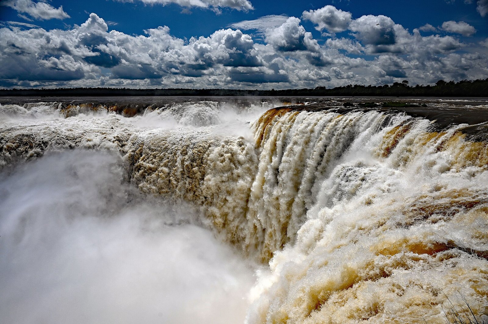Iguazu Falls - Devil's Throat.jpg in Iguazú Falls