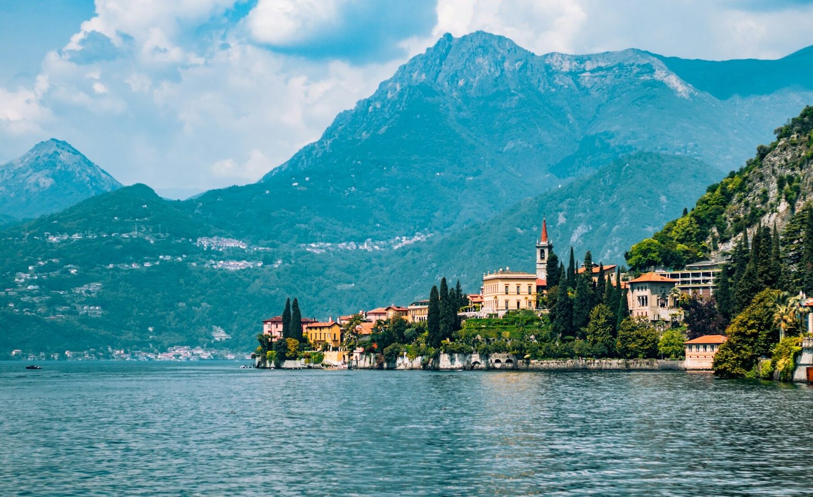 Bellagio on the shore of Lake Como beneath the mountains