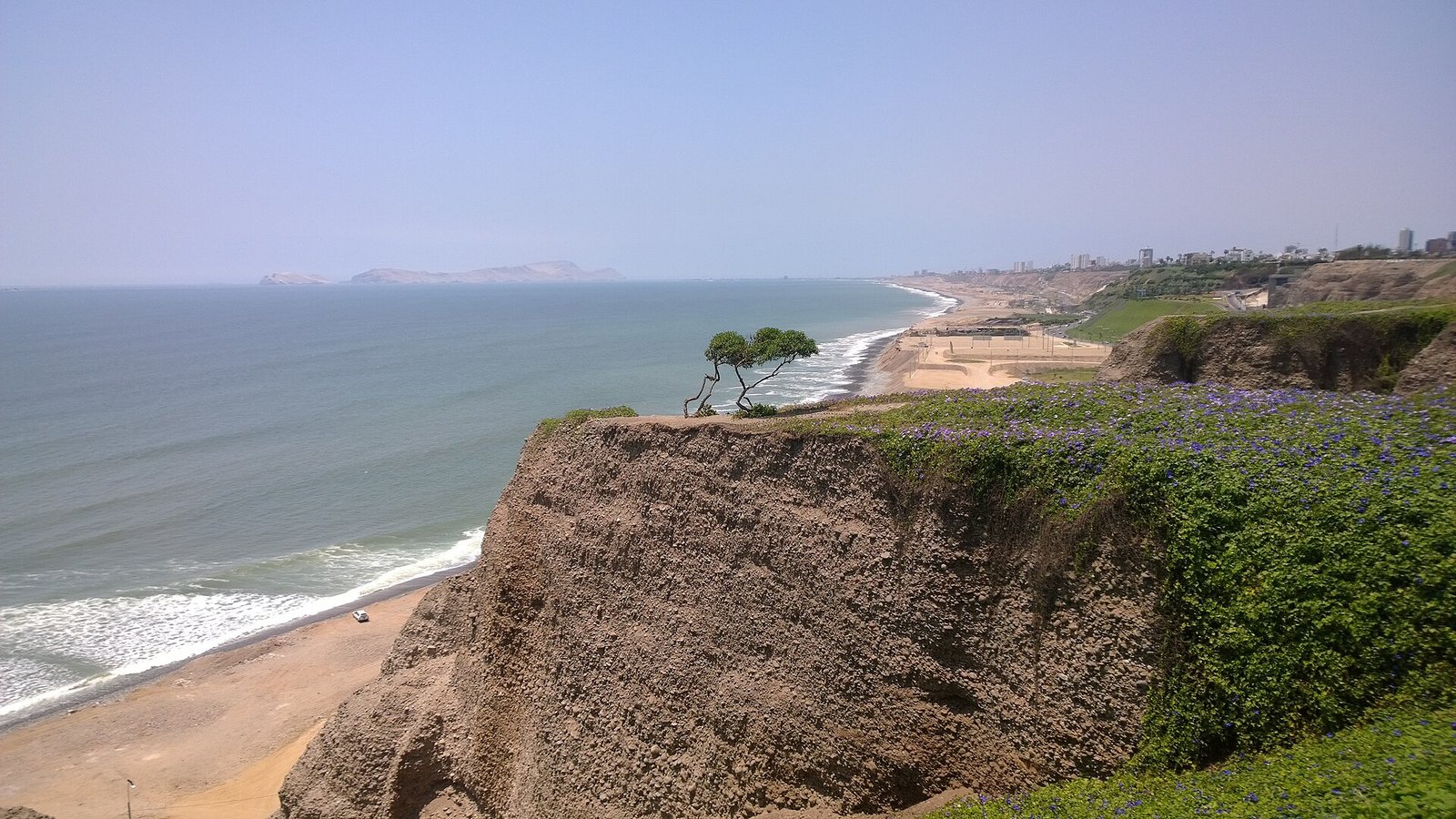 Pacific cliffs and parks in Miraflores