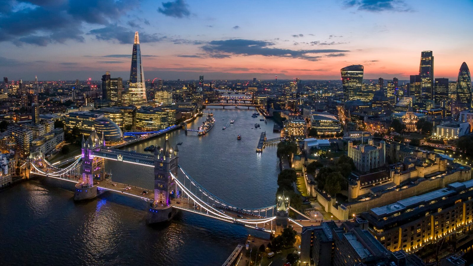 London Skyline (125508655).jpeg in London