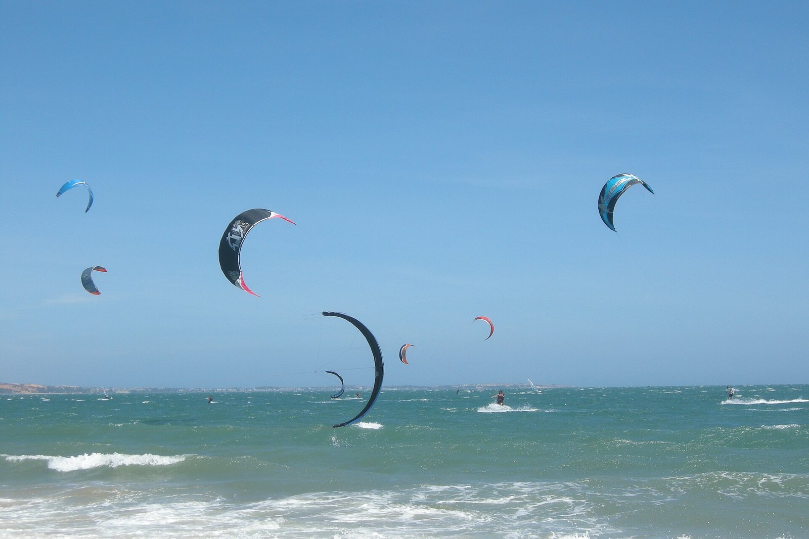 Kitesurfing along the Mui Ne coast