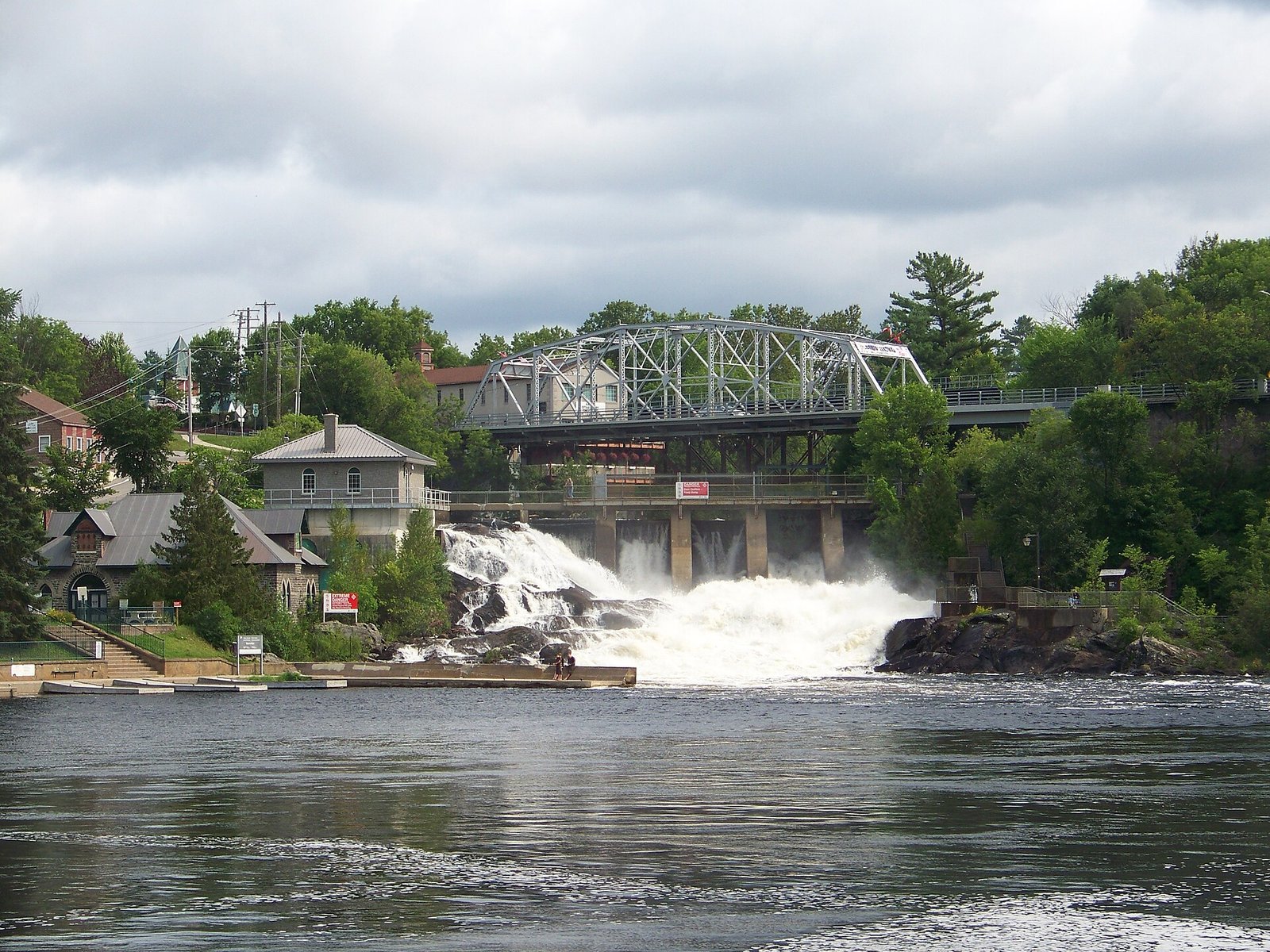 Waterfall flowing through Bracebridge