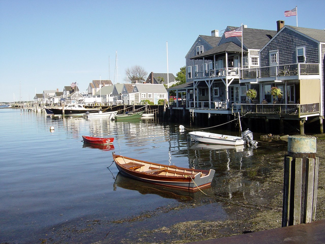 Coastal path and cottages in Siasconset