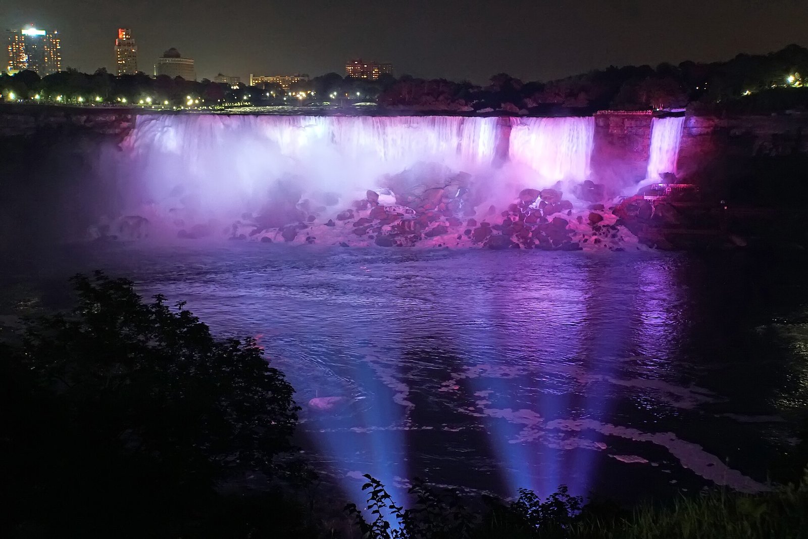 Niagara Falls illuminated after dark
