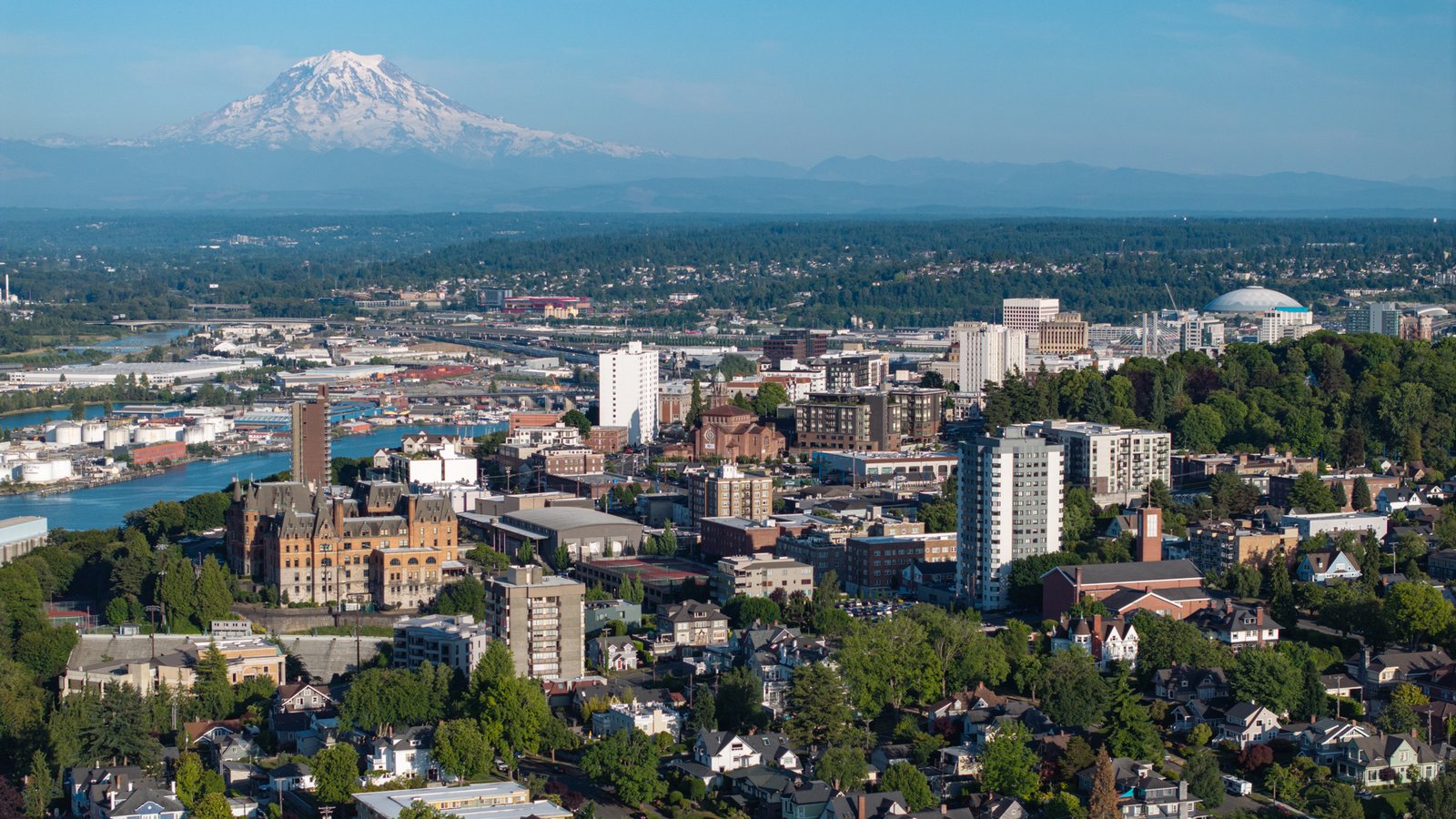 Tacoma skyline with Mount Rainier in the distance